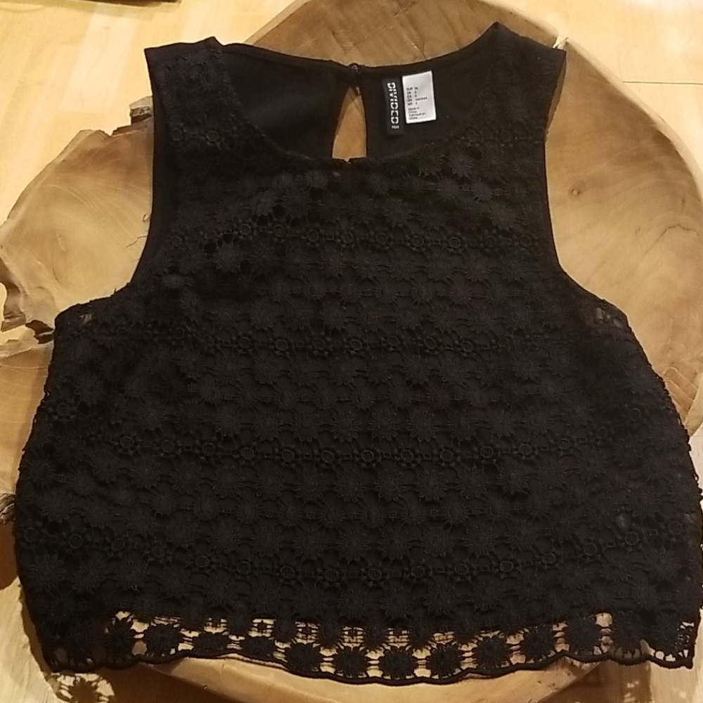 Sheer floral cami in black!